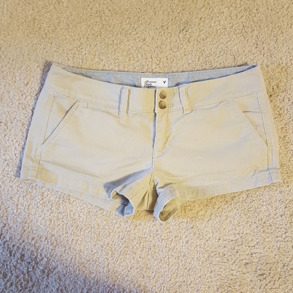 American Eagle tan shorts