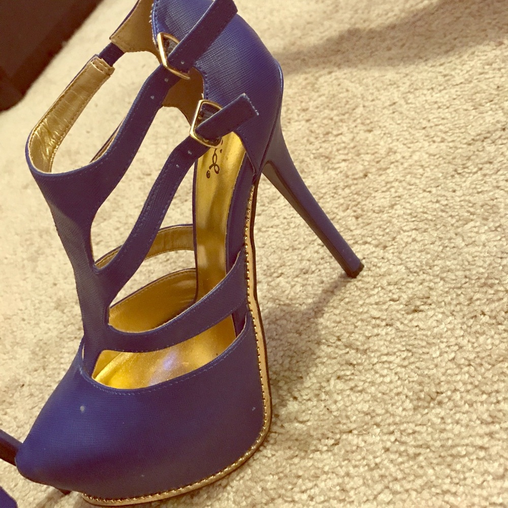 Heels - Picture 2 of 2