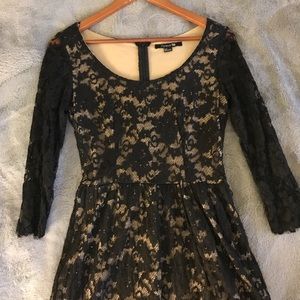 Quarter-sleeve Lace Dress