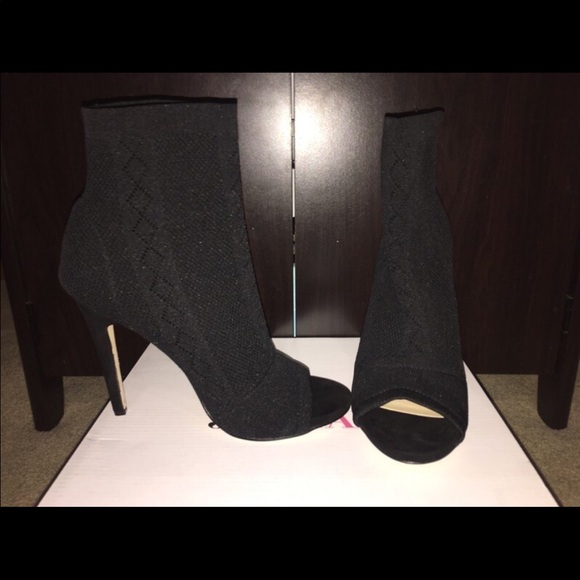 JustFab Black Peeptoe Heels - Picture 1 of 3