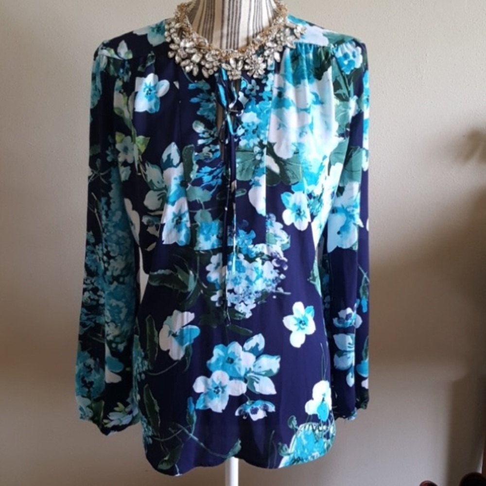 🌹Floral blue top🌹