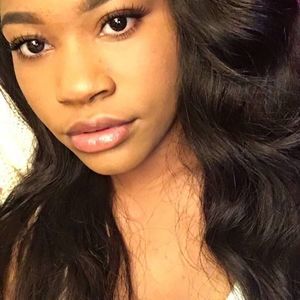 Meet your Posher, Jaye