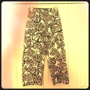 Talbot's Black and White leaf print Capris. 16P