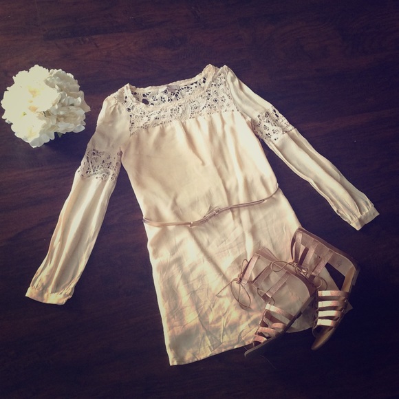 A Lacey dress🌻💎 - Picture 1 of 4