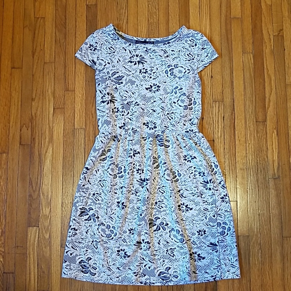 Socialite dress - Picture 1 of 3
