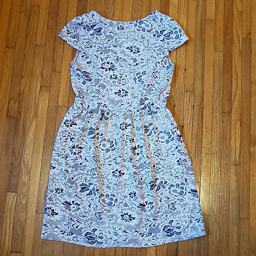 Socialite dress - Picture 2 of 3