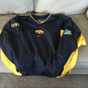 Men's IOWA HAWKEYES lined windbreaker