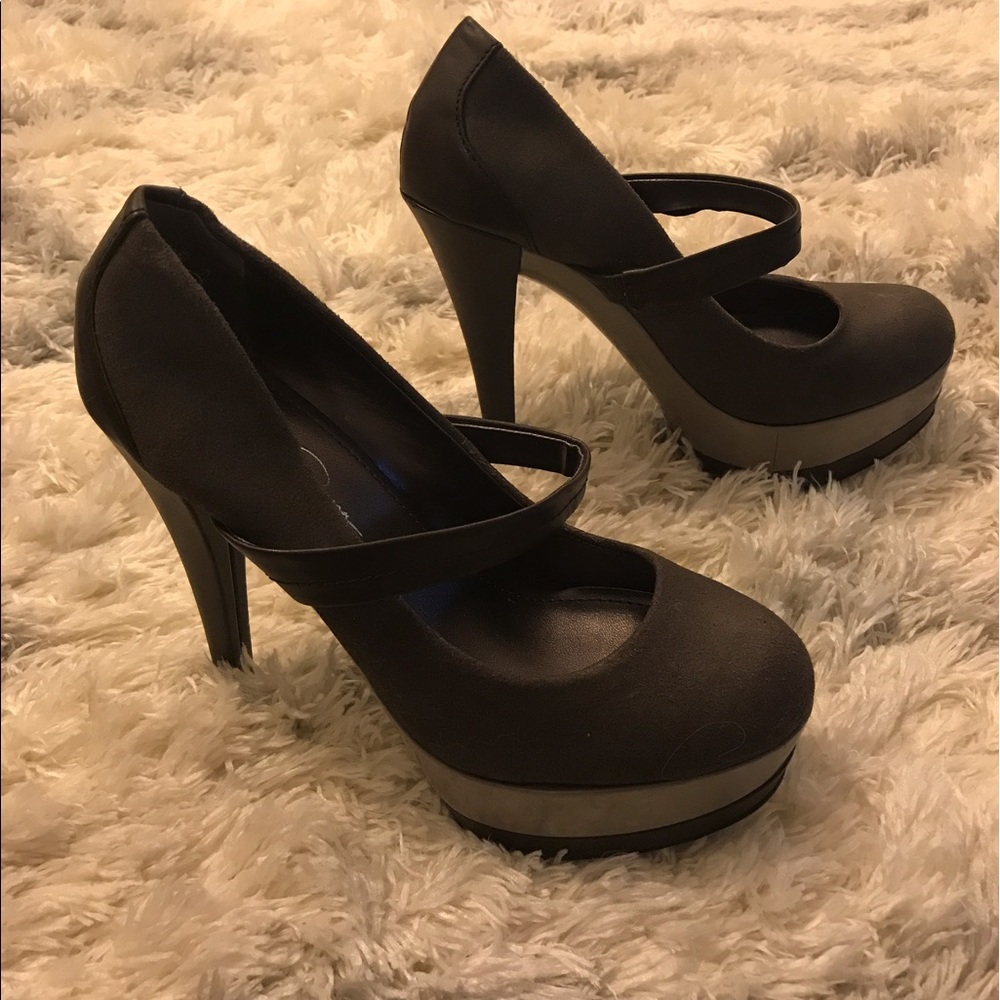 Jessica Simpson Heels - Picture 2 of 3