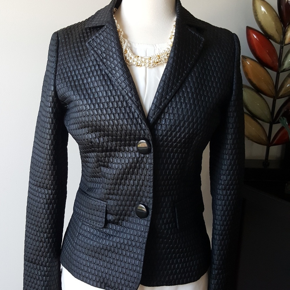 STUNNING & CLASSY Blazer!!!
