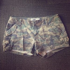 Jolt Shorts camo with sequins