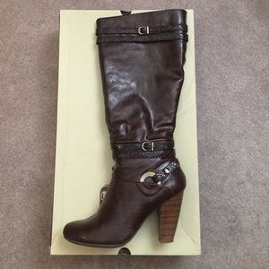 Women's Bass boots, great condition.
