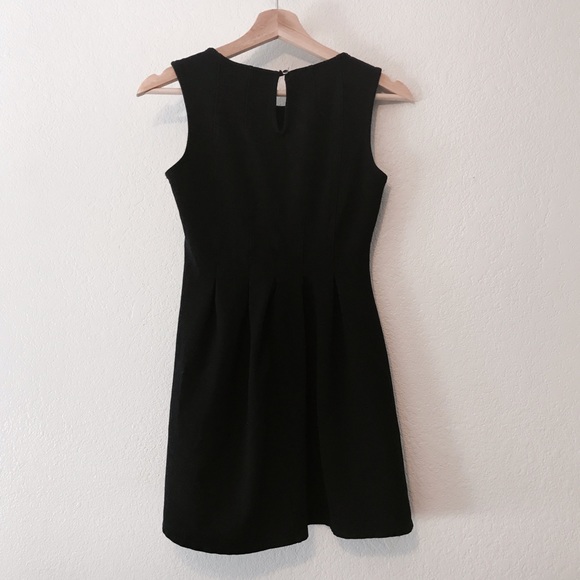 Short black dress - Picture 2 of 2