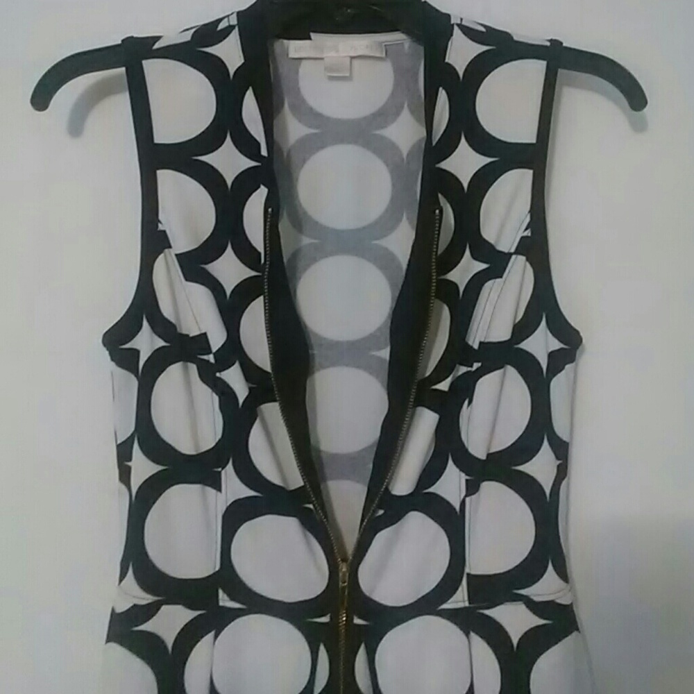 BostonProper White & Black Circle ZipperDown Dress