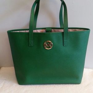 Michael Kors Jet Set Travel Medium Green Saffiano