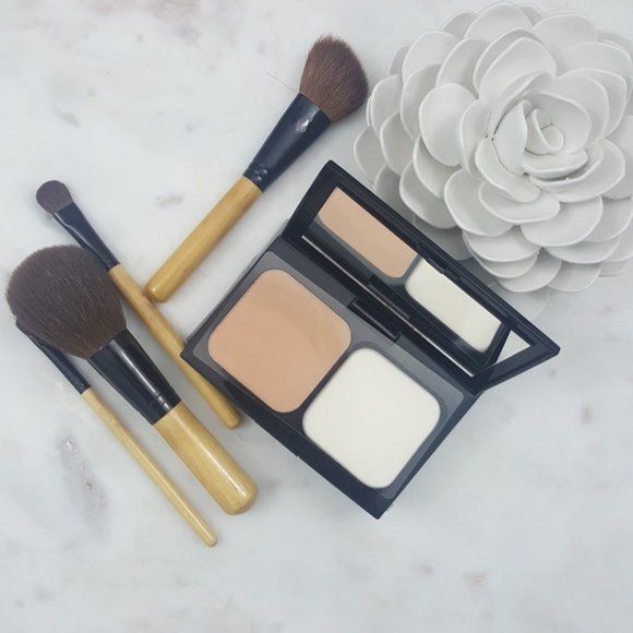 NYX Cosmetics Define & Refine Powder Foundation - Picture 1 of 4