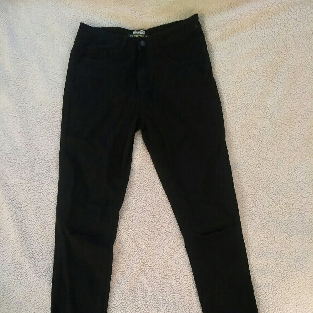 Top Trends Black Denim Skinnies w/distressed knees