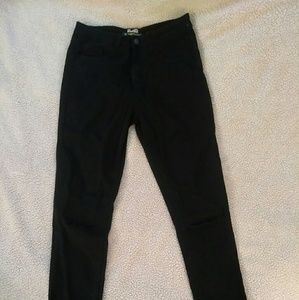 Top Trends Black Denim Skinnies w/distressed knees