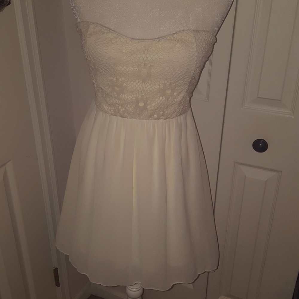 Love J Shell-Colored Dress in size Medium