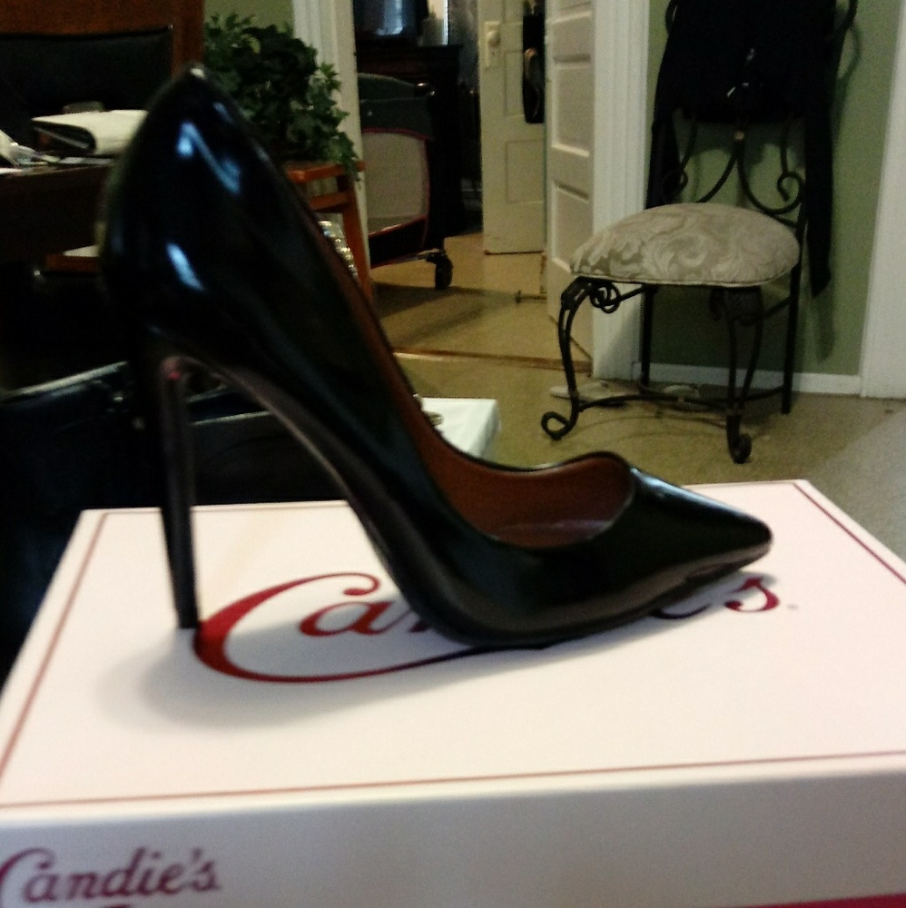 Black Pumps