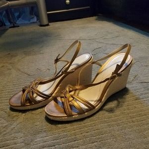Wedges gold used in good condition