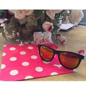 NEW VS PINK SUNGLASSES