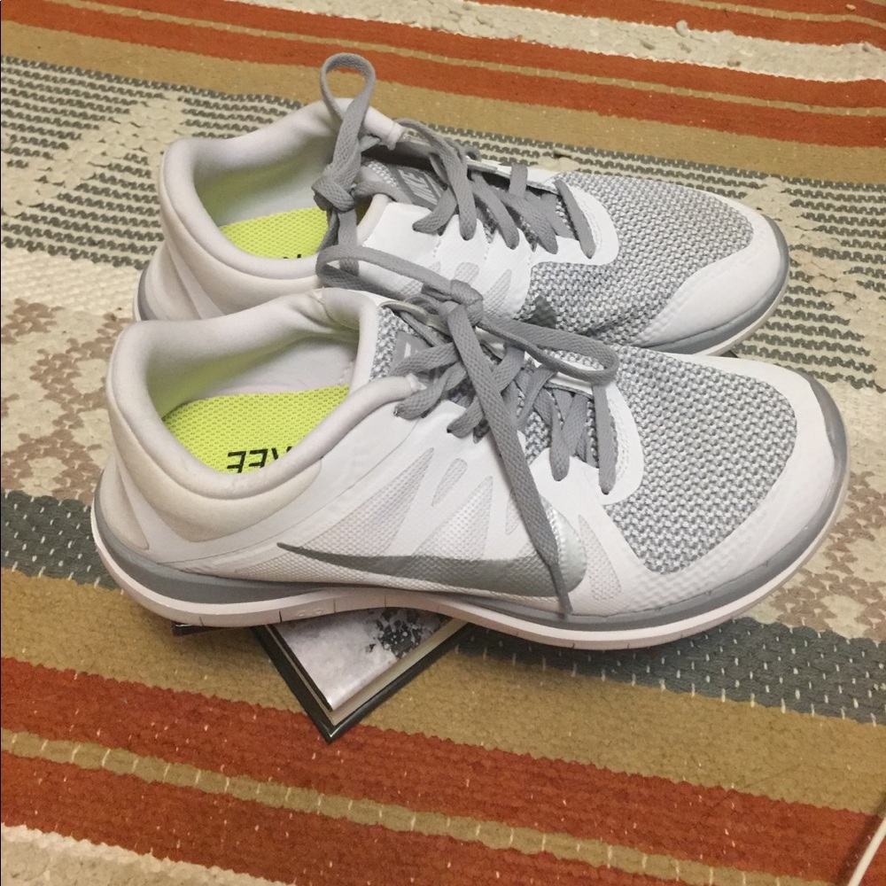 White and gray Nike frees!
