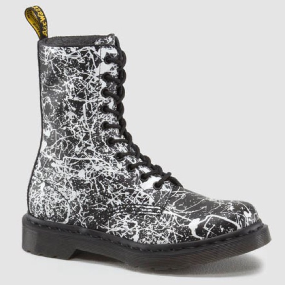 DR. MARTENS splatter paint Boots! Sz 8 (EU 39)