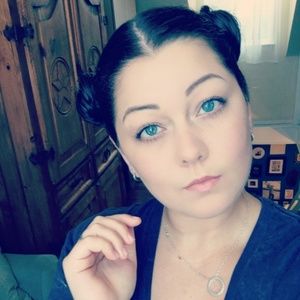 Meet your Posher, Ana