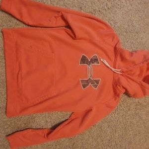 Semi fitted under armour hoodie with realtree
