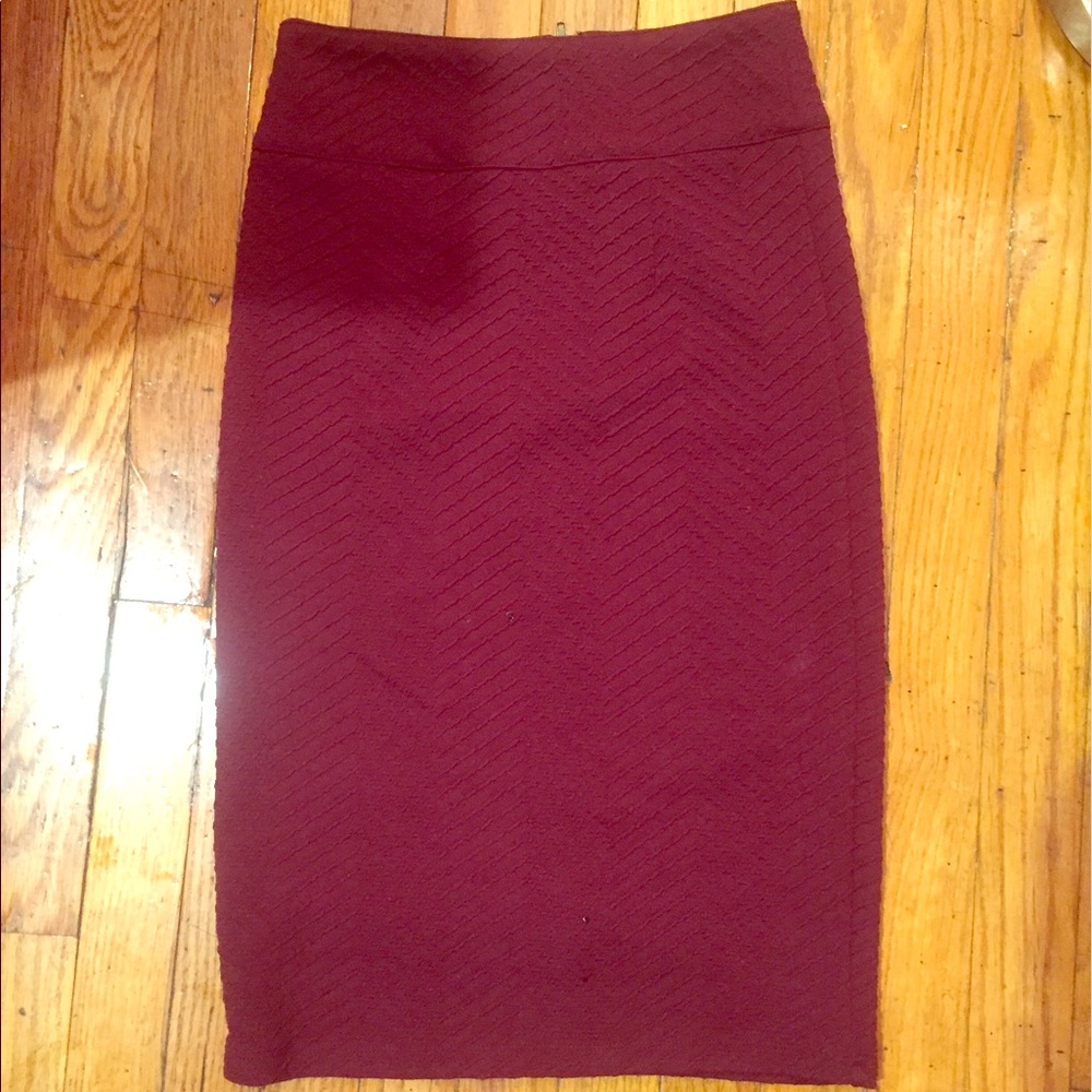 Fitted pencil skirt