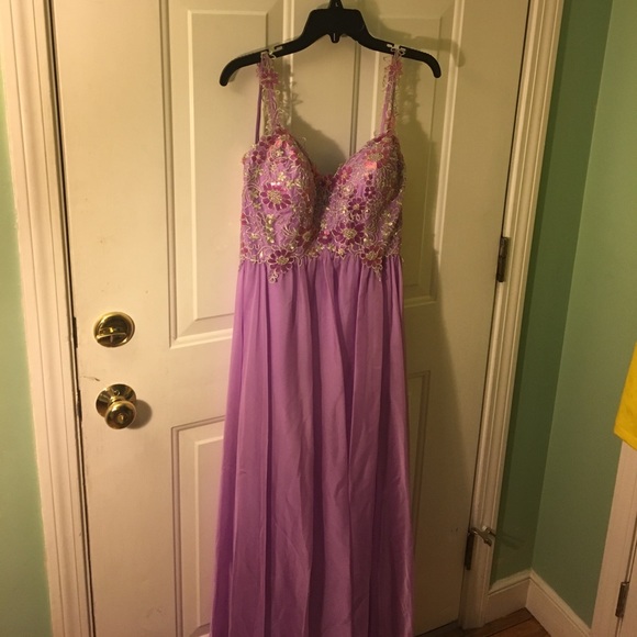 Prom/ Formal Dress - Picture 3 of 4