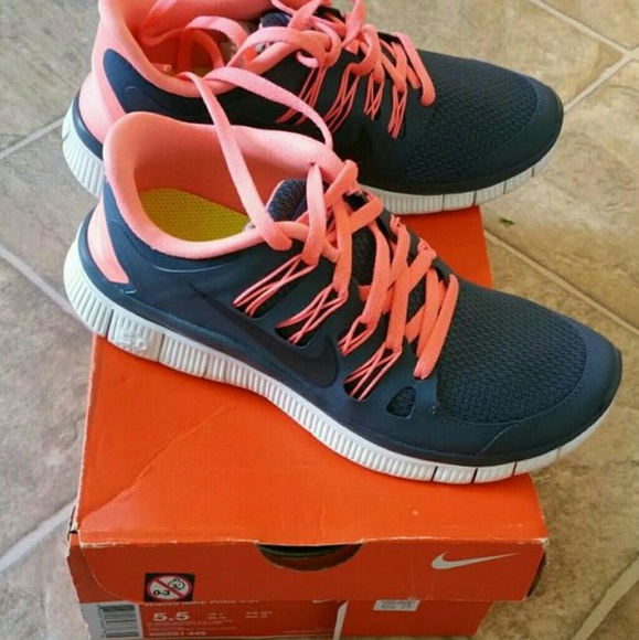 Nike Sneakers - Picture 1 of 2