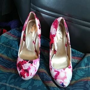 💰⏬SALE ! Quipid Floral Pumps