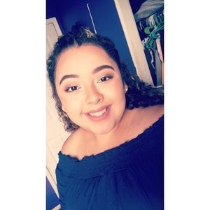 Meet your Posher, Alexis