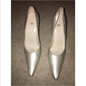 Vera Wang pumps
