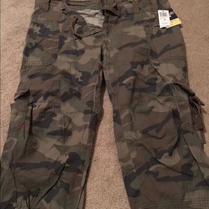 Camo cargo capris
