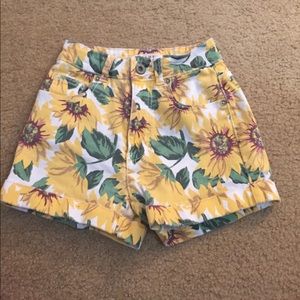 Bullhead sunflower shorts