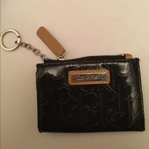 Small card wallet with zipper and keychain