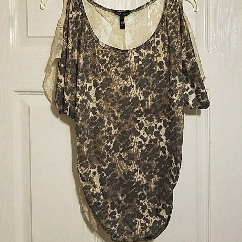 Cold shoulder print top