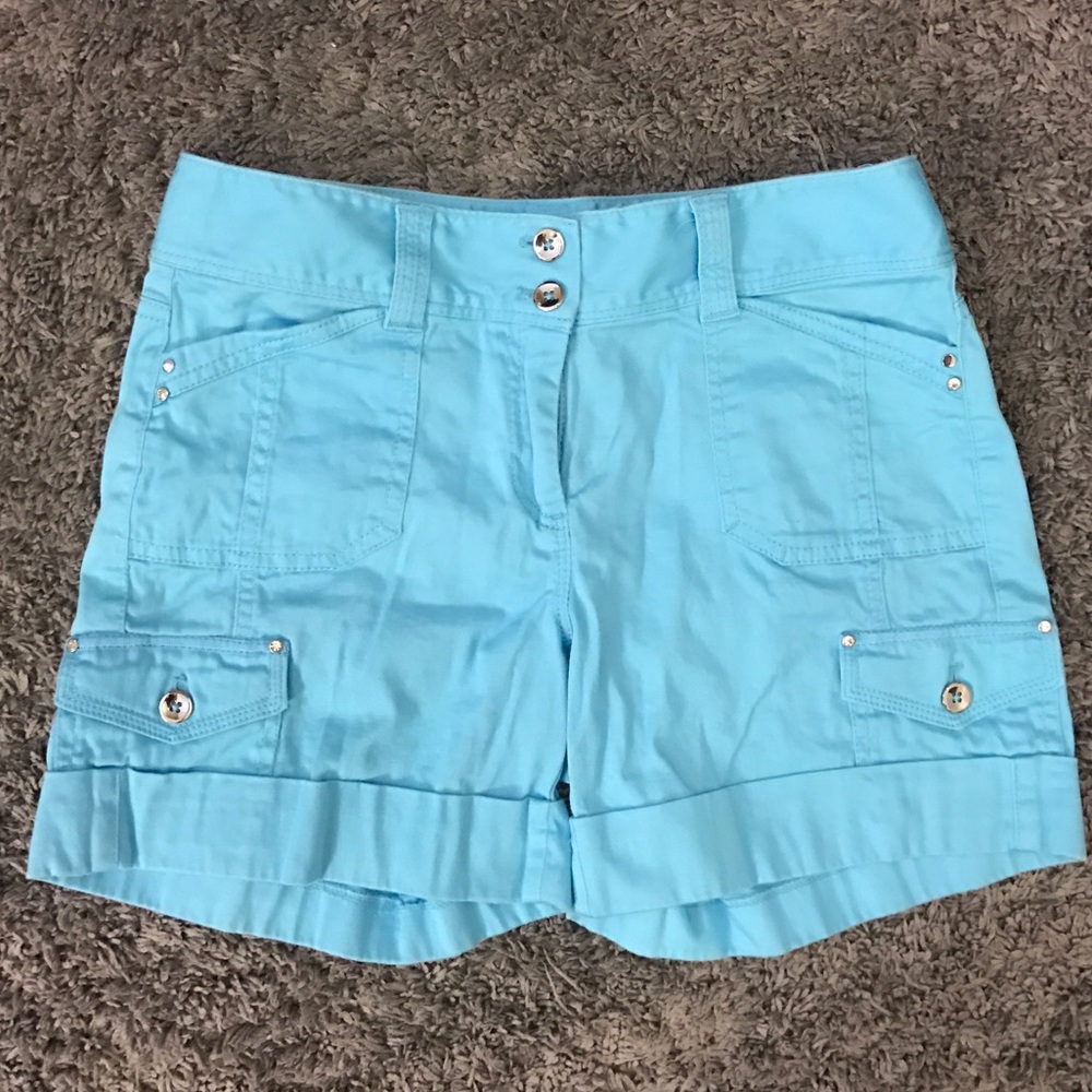 CUTE LIGHT BLUE WHITE HOUSE BLACK MARKET SHORTS
