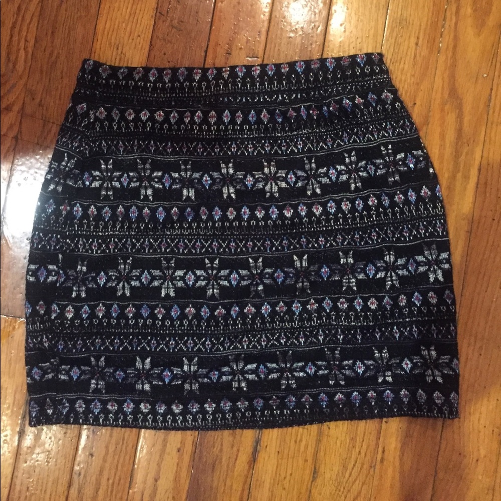 Black fitted print mini skirt