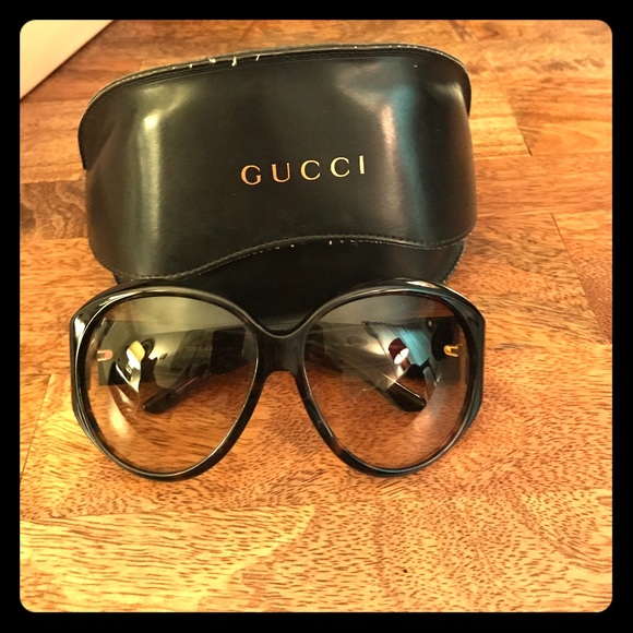 Gucci sunglasses with crystal logo embellishment - Picture 1 of 3