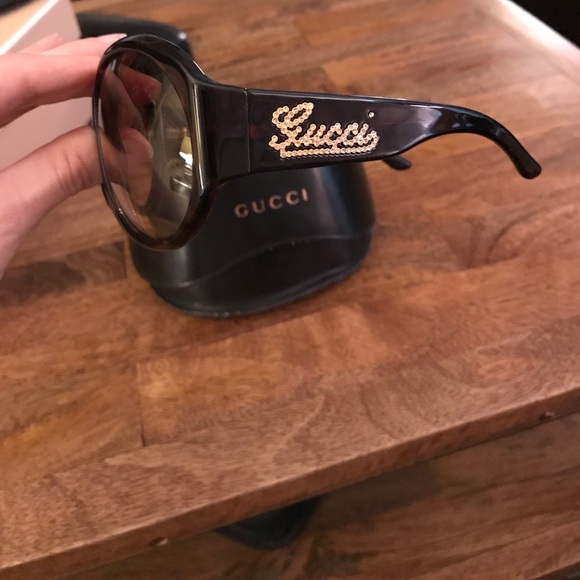 Gucci sunglasses with crystal logo embellishment - Picture 3 of 3