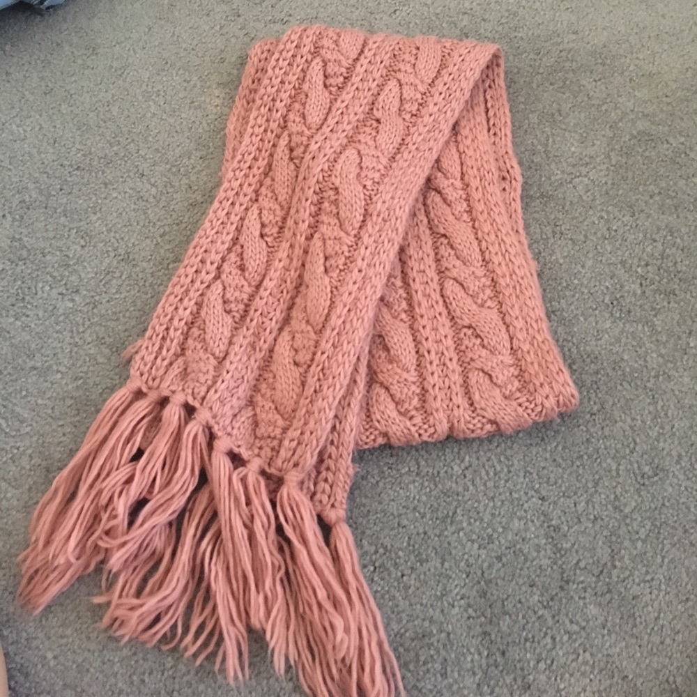 Cable knit scarf