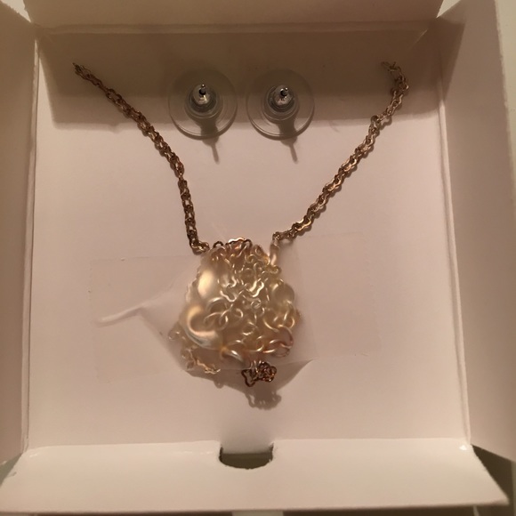 Sterling Silver Mom Necklace & Earrings - Picture 3 of 3