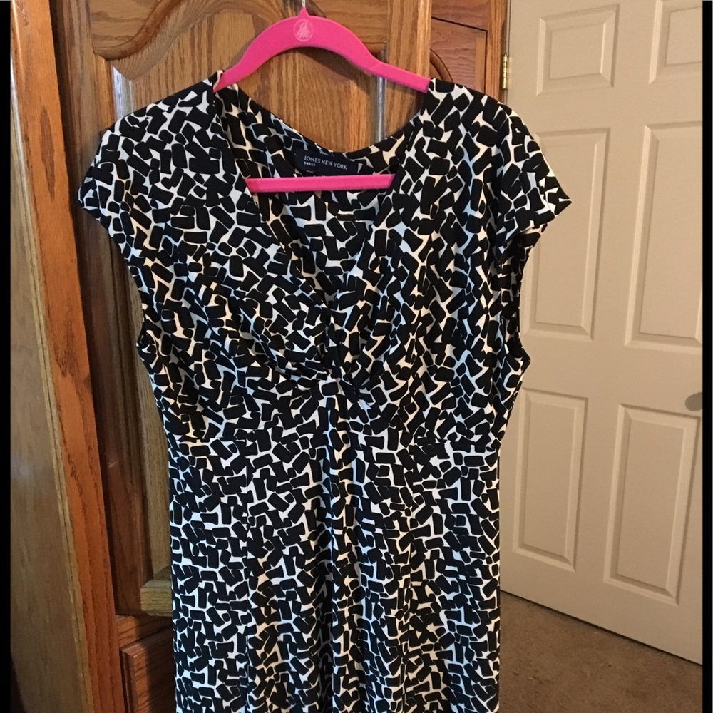 Jones New York dress size 10 black white print