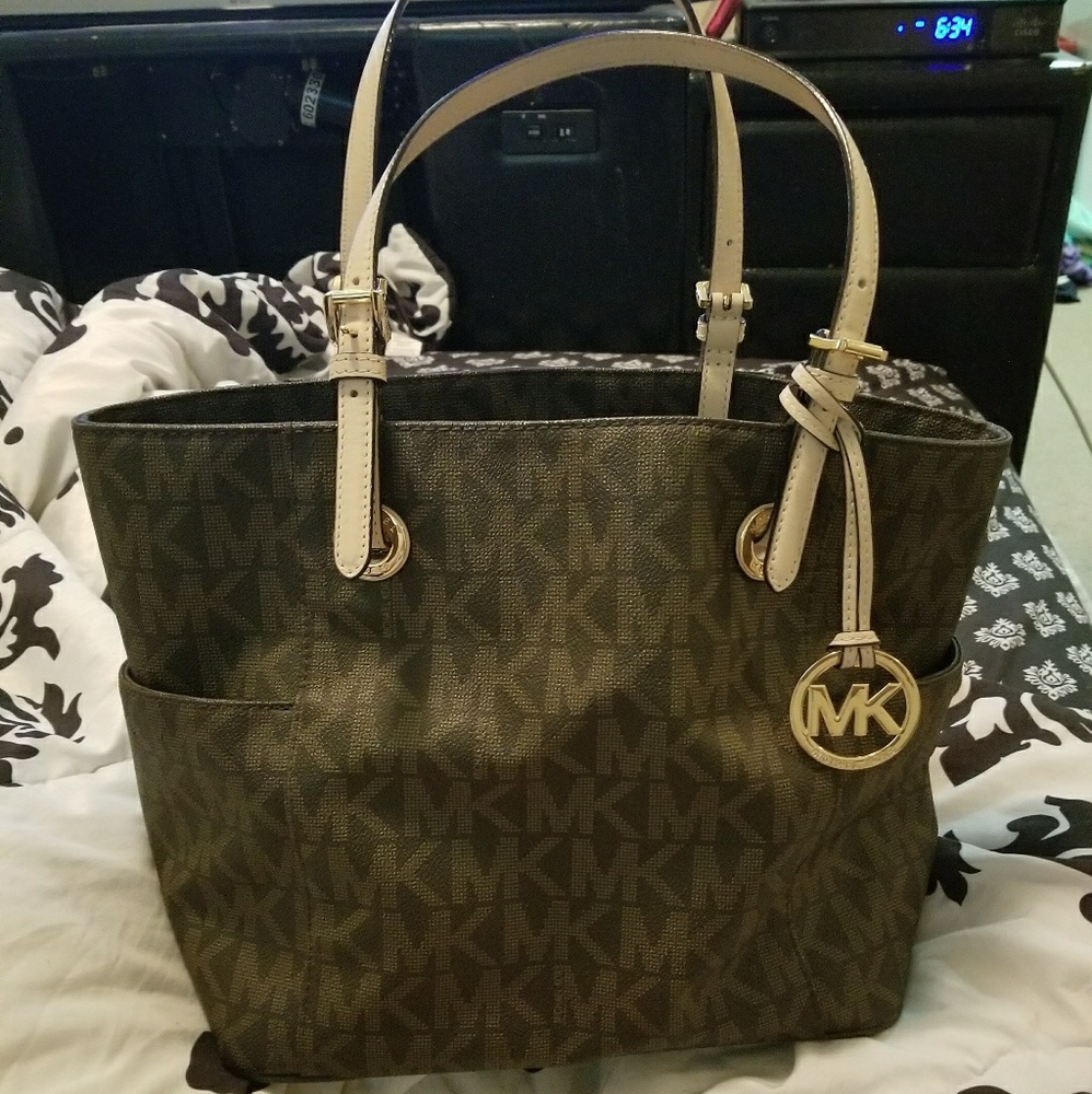 Authentic Michael Kors purse - Picture 1 of 1