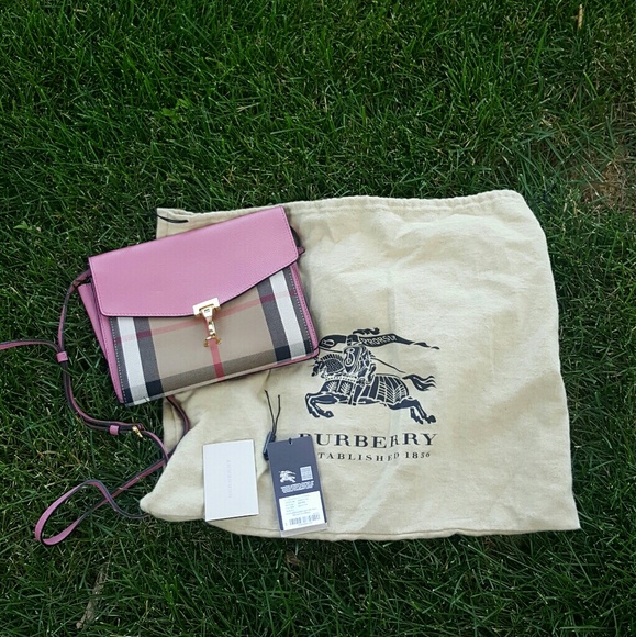 Burberry Handbags - Burberry macken bag