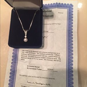 White gold pearl and diamond necklace