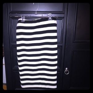Black and white BCX pencil skirt